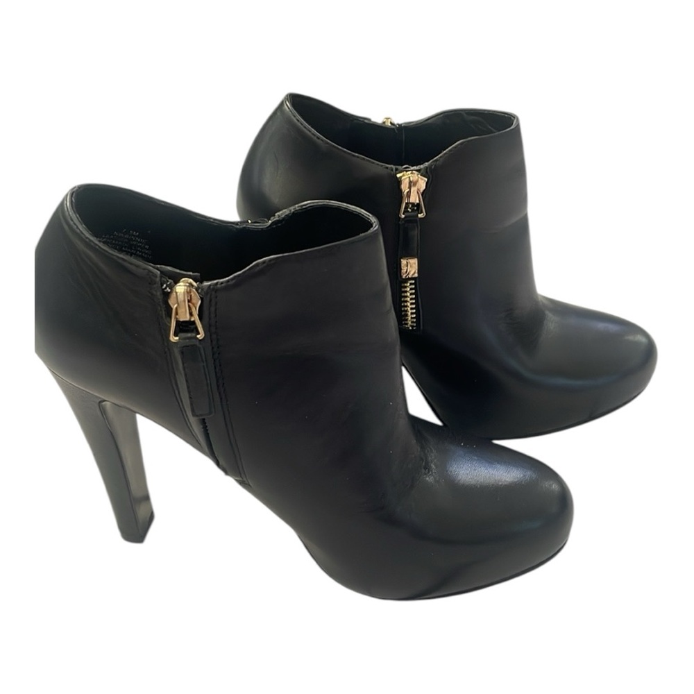♥️Nine West♥️ Black women’s Booties Size (7.5)